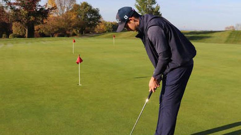 Kevin Wagner putting.